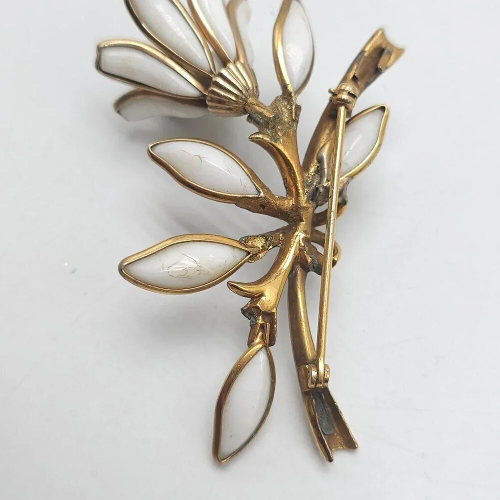 Vintage Gold Tone Floral Brooch With White Glass Petals Dangling Beads